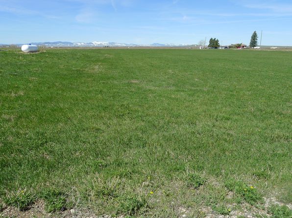 1 1st St W, Hobson, MT 59452