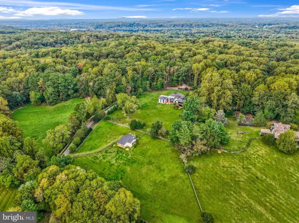 125 Commonage Dr, Great Falls, VA 22066
