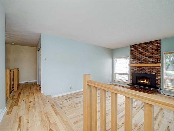 3rd image of 94 Meadowlark Blvd NE