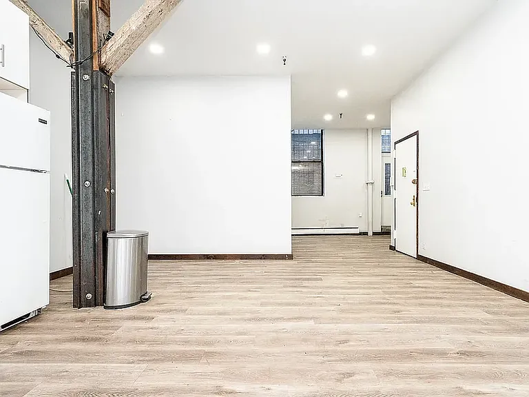 307 Scholes St #102 — Photo 4