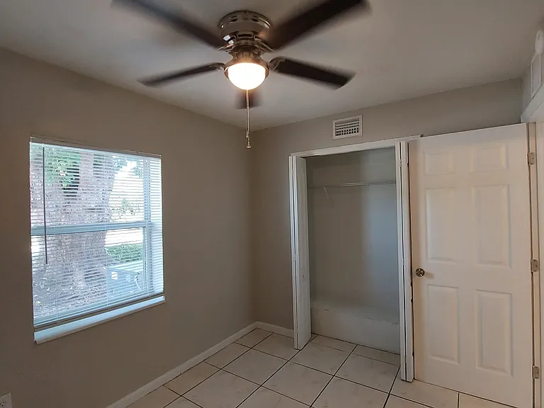 722 W Cleveland Ln — Photo 17