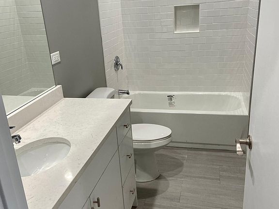 4th image of 4830 S Drexel Blvd #1004