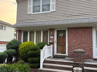 25011 40th Ave, Little Neck, NY 11363