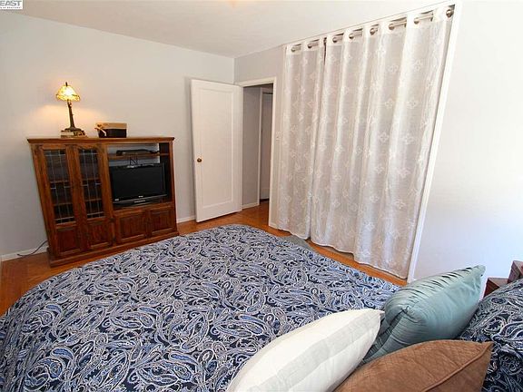 4th image of 3689 Figueroa Dr