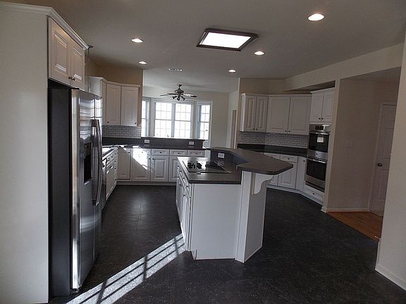 4th image of 219 Dorchester Dr