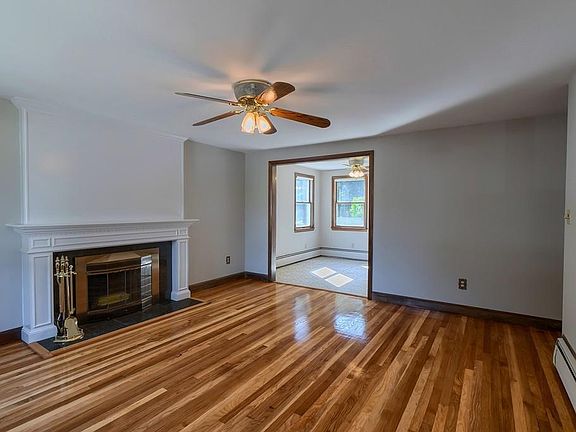3rd image of 37 Raymond Cir