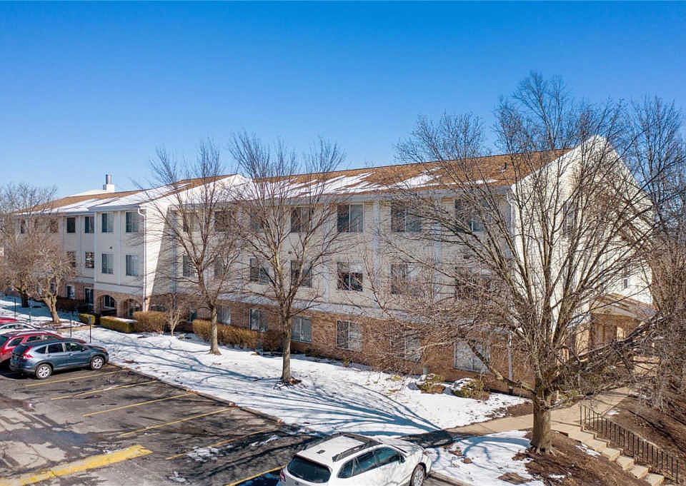 1st image of 942 Guelbreth Ln APT 111