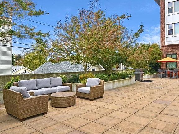 3rd image of 1529 Queen Anne Ave N #308