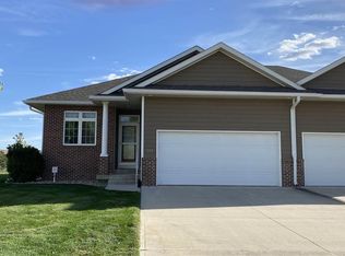 212 Brookline Trl, Dakota Dunes, SD 57049