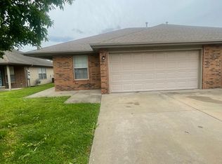 3851 S Timbercreek Ave, Springfield, MO 65807