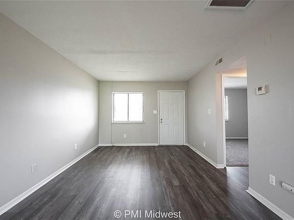 3rd image of 2834 Oxford Ln