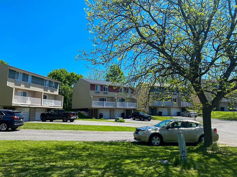 261 Robert Dr — Photo 8