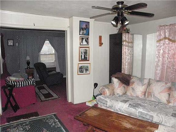 4th image of 412 Maple St