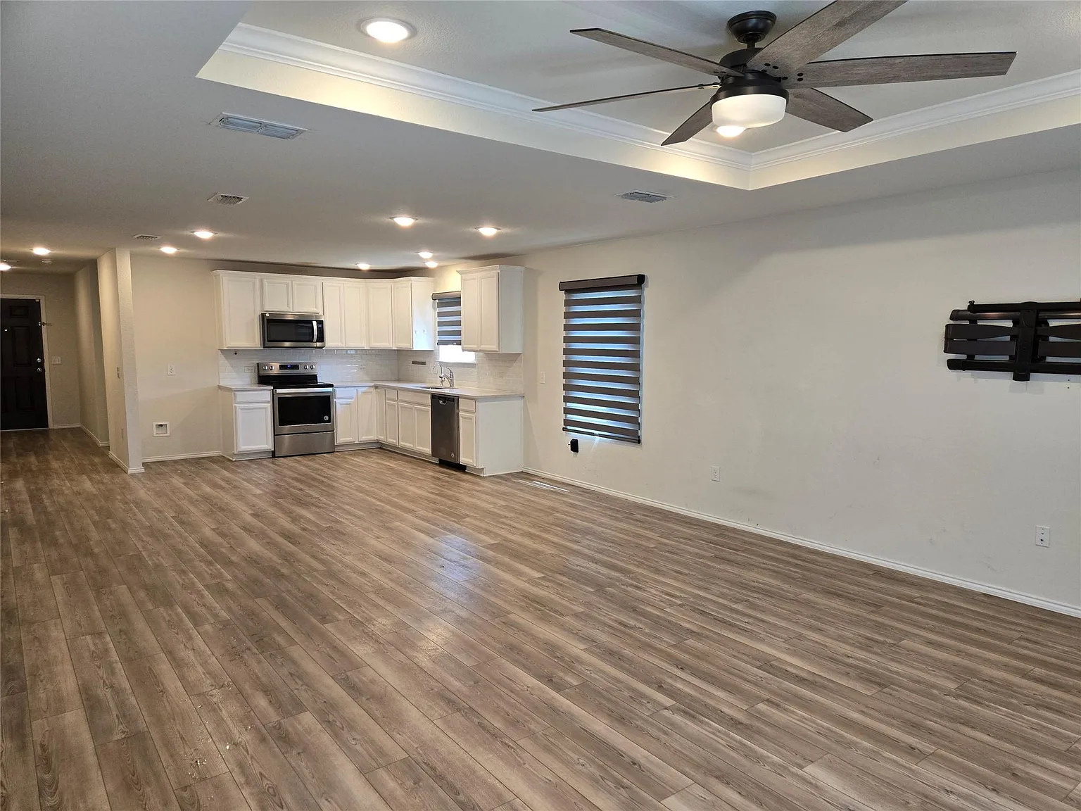 1126 Ainsley Lane - 1 — Photo 3