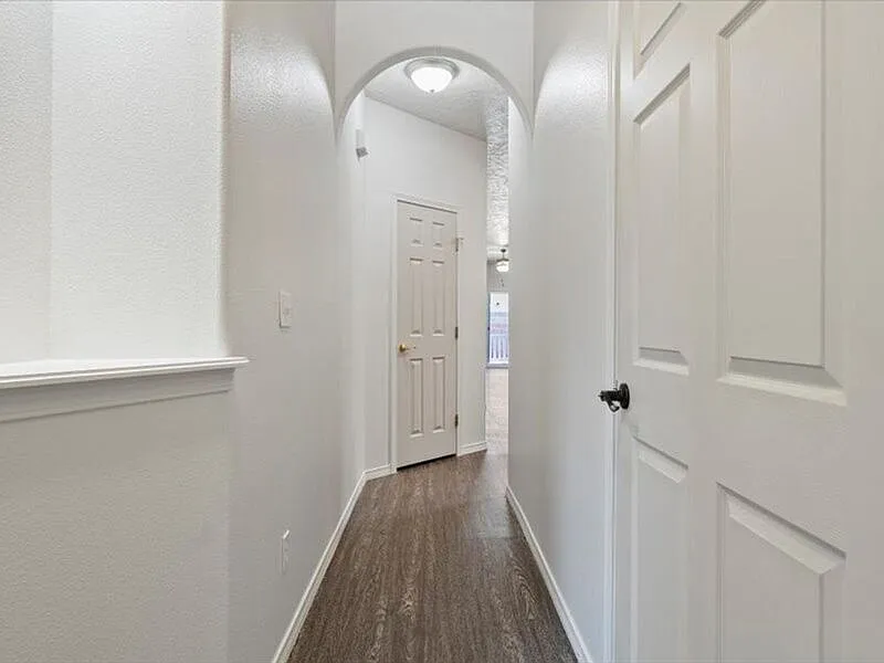 3 bed, 2.0 bath, 1280 sqft, $2,100 — Photo 3