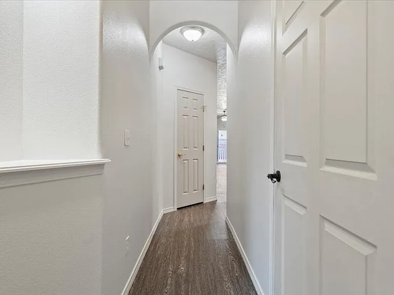9604 Mia Ln — Photo 3