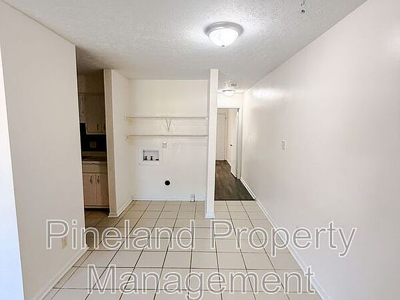 4th image of 3241 Willard Dr #7