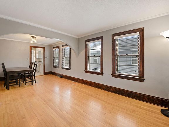 4th image of 2014 Cottage Ave E