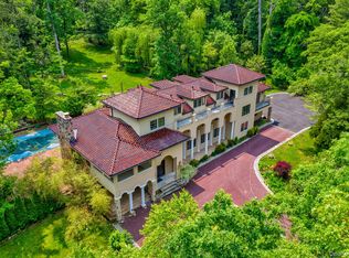 262 Harbor Acres Rd, Pt Washington, NY 11050