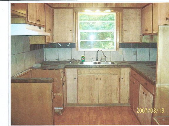 3rd image of 221 Satilla Dr
