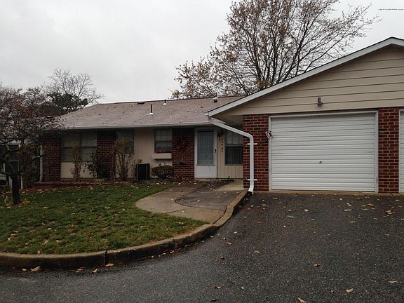 3rd image of 954 Aberdeen Drive #B