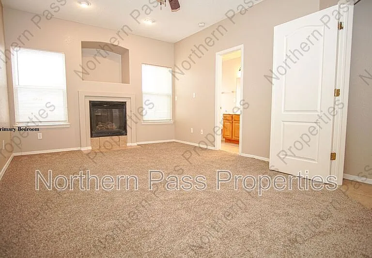 10790 Adin St — Photo 17