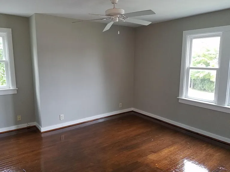 Ceiling fans in upstairs bedrooms.