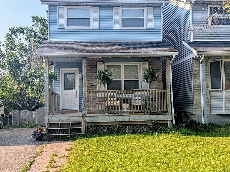 507 Pineview Gdns — Photo 2