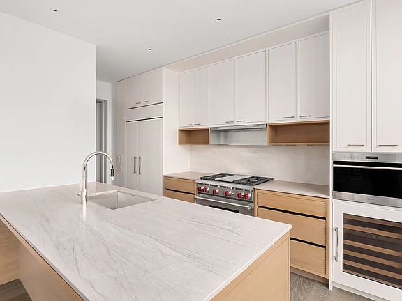 3rd image of 250 96th St APT 22D