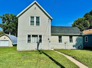 818 E Washington St, Durand, WI 54736