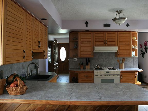 2nd image of 8 Fairway Dr