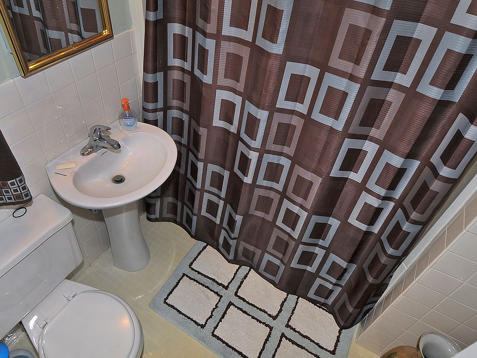 1st image of 820 Elm Ave E