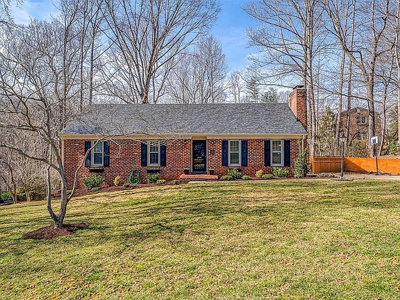 4th image of 2235 Surrey Pl Lot 10