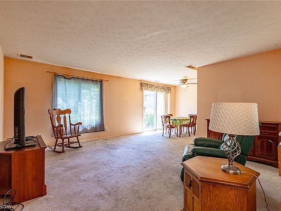 3rd image of 13652 Oakbrook Dr