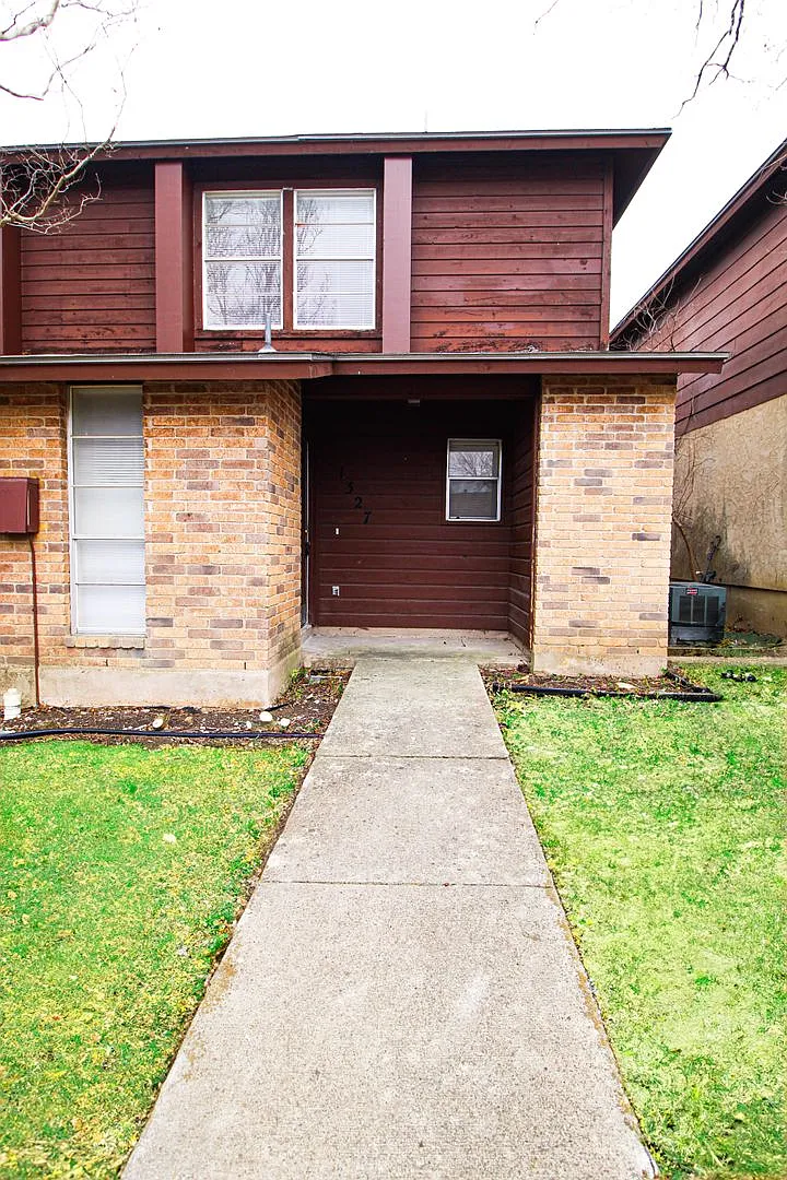 Building Photo - 1327 Julienne