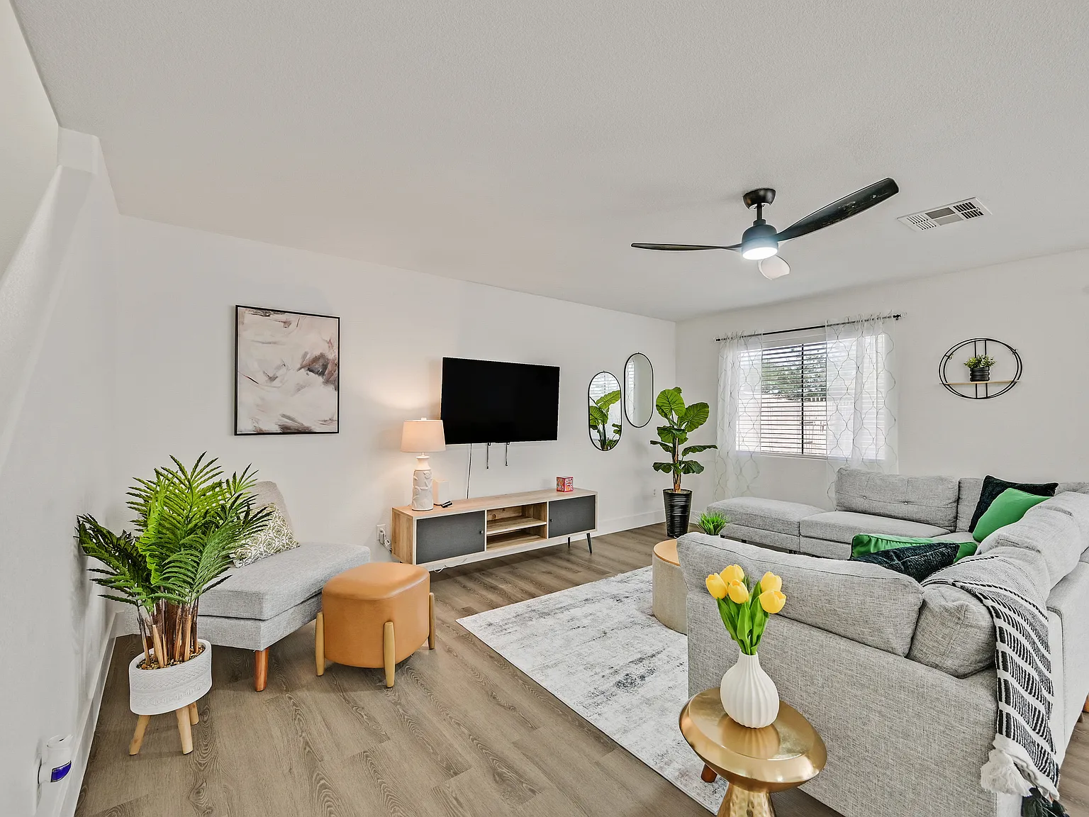4 bed, 2.5 bath, 1898 sqft, $5,000 — Photo 1