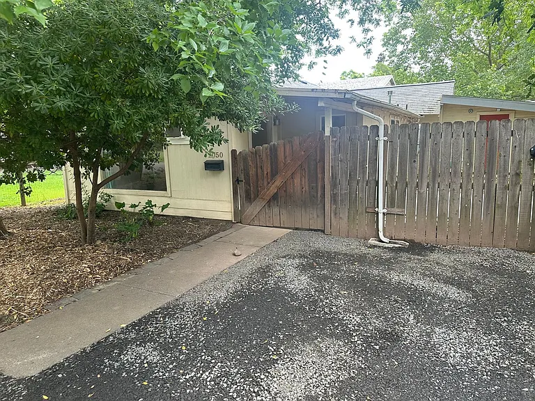 2050 Laburnum Ave — Photo 39