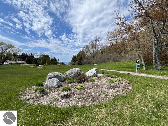 2nd image of 22 N Foxview Dr