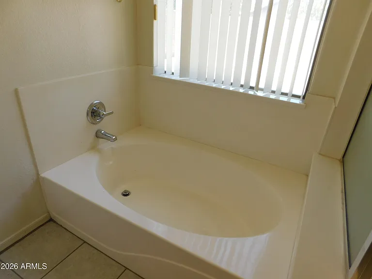 2430 E Fairview St — Photo 11