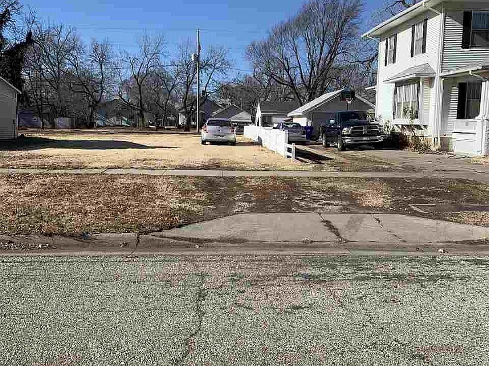 2nd image of 615 N Elm St