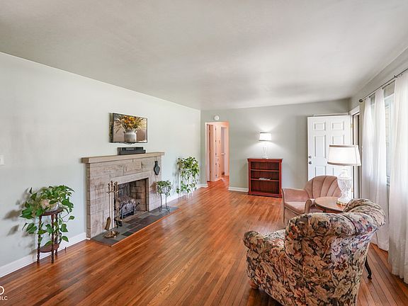 5th image of 45 Kirk Dr E