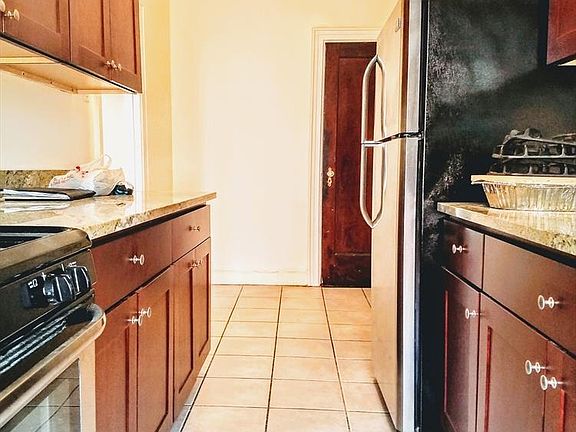 4th image of 2106 33rd St APT D2