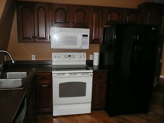 5th image of 845 Arbutus Dr