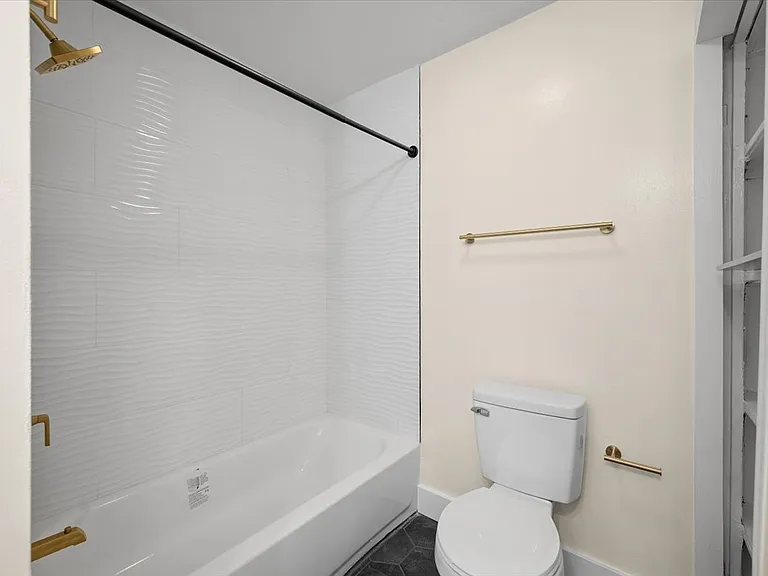 129 42nd St #1 — Photo 4