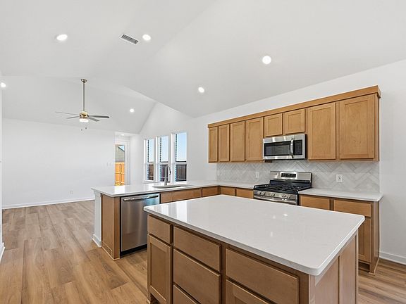 2nd image of 3925 Bison Ln