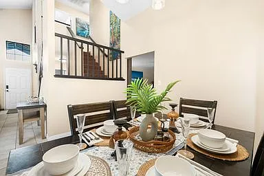 4 bed, 2.5 bath, 1752 sqft, $6,200 — Photo 3