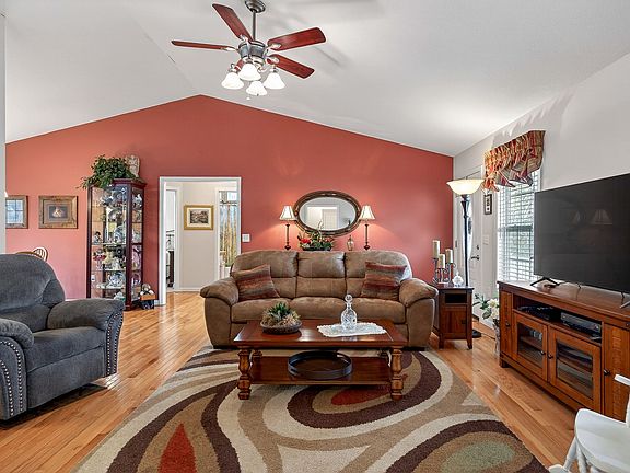 4th image of 1017 Iroquois Ln