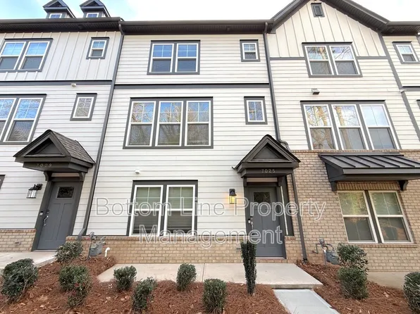 7025 Running Spring Dr, Charlotte, NC 28205