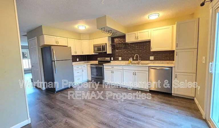 4231 Charleston Dr — Photo 4