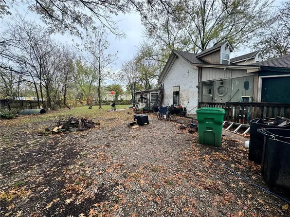 35 W 3rd St, Adrian, MO 64720